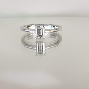 Diamond emerald cut ring 0.50 D/VS2
